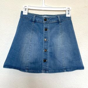 💙Free with Purchase💙 Button-up skirt